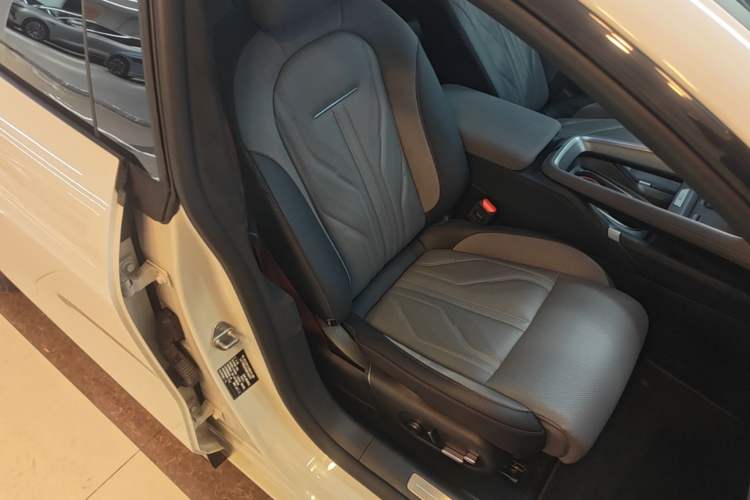 Used Zeekr 007GT 2025 Four-Wheel Drive Intelligent Driving Version 75 kWh Right Front Seat