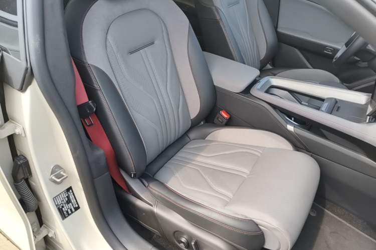 Used Zeekr 007GT 2025 Four-Wheel Drive Intelligent Driving Version 75 kWh Right Front Seat
