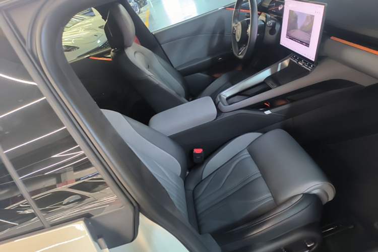 Used Zeekr 007GT 2025 Four-Wheel Drive Intelligent Driving Version 75 kWh Right Front Seat