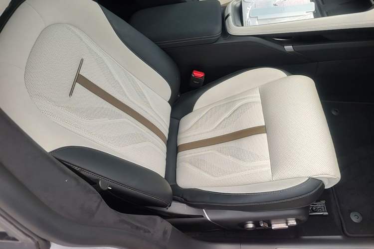 Used Zeekr 007GT 2025 Four-Wheel Drive Intelligent Driving Version 75 kWh Right Front Seat