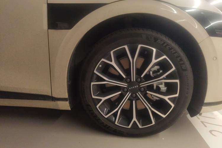 Used Zeekr 007GT 2025 Rear-Drive Intelligent Driving Version 75 kWh Right Front Wheel Hub