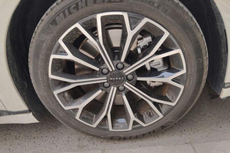 Used Zeekr 007GT 2025 Long-Range Rear-Wheel Drive Intelligent Driving Version 100 kWh Right Front Wheel Hub