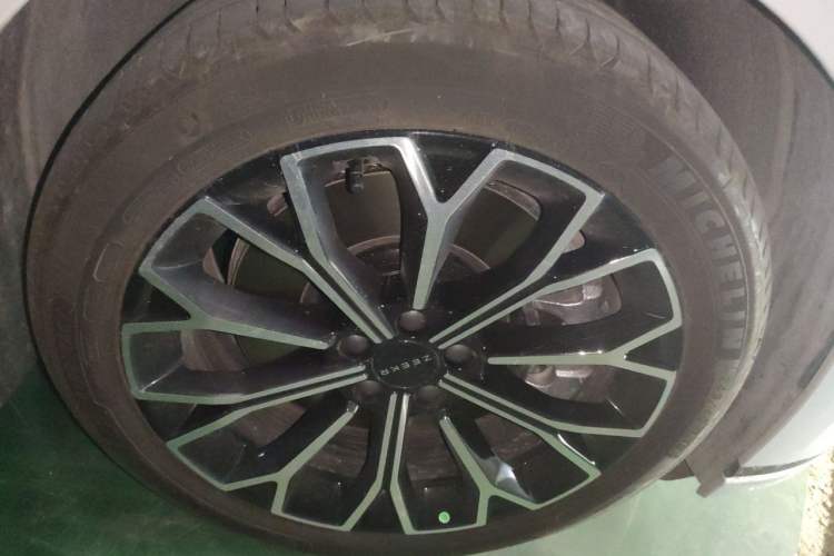 Used Zeekr 007GT 2025 Four-Wheel Drive Intelligent Driving Version 75 kWh Right Front Wheel Hub