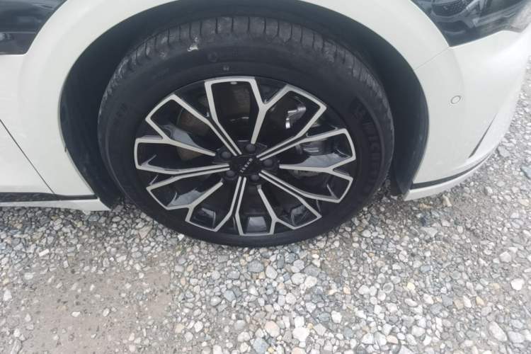 Used Zeekr 007GT 2025 Long-Range Rear-Wheel Drive Intelligent Driving Version 100 kWh Right Front Wheel Hub