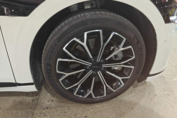 Used Zeekr 007GT 2025 Long-Range Rear-Wheel Drive Intelligent Driving Version 100 kWh Right Front Wheel Hub