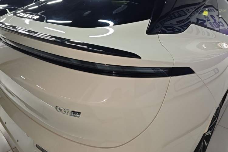 Used Zeekr 007GT 2025 Long-Range Rear-Wheel Drive Intelligent Driving Version 100 kWh Right Rear Taillight