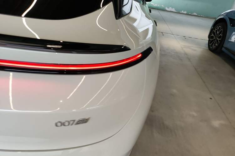 Used Zeekr 007GT 2025 Long-Range Rear-Wheel Drive Intelligent Driving Version 100 kWh Right Rear Taillight