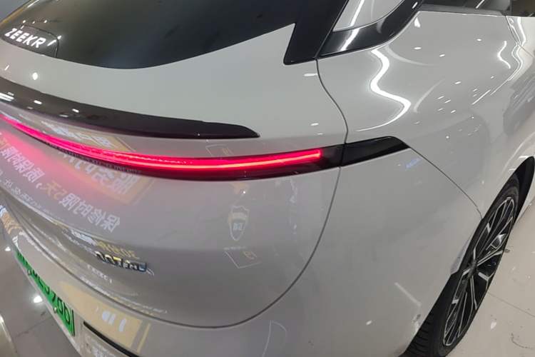 Used Zeekr 007GT 2025 Four-Wheel Drive Intelligent Driving Version 75 kWh Right Rear Taillight