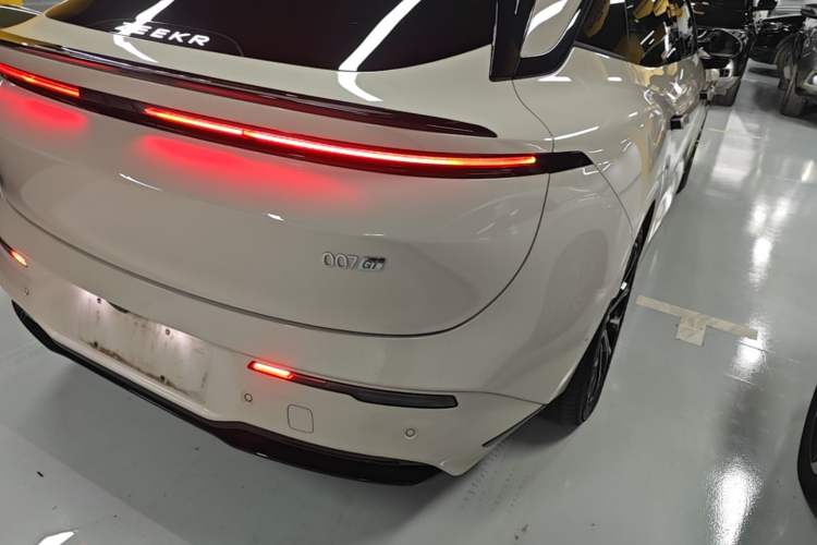 Used Zeekr 007GT 2025 Long-Range Rear-Wheel Drive Intelligent Driving Version 100 kWh Right Rear Taillight