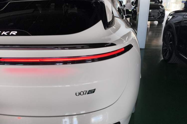 Used Zeekr 007GT 2025 Long-Range Rear-Wheel Drive Intelligent Driving Version 100 kWh Right Rear Taillight