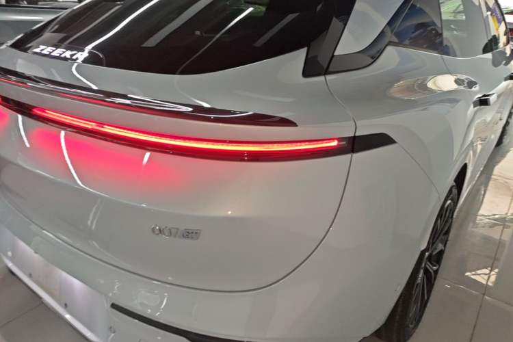 Used Zeekr 007GT 2025 Rear-Drive Intelligent Driving Version 75 kWh Right Rear Taillight