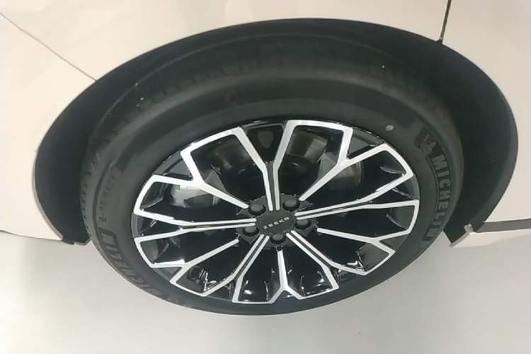 Used Zeekr 007GT 2025 Long-Range Rear-Wheel Drive Intelligent Driving Version 100 kWh Right Rear Wheel Hub