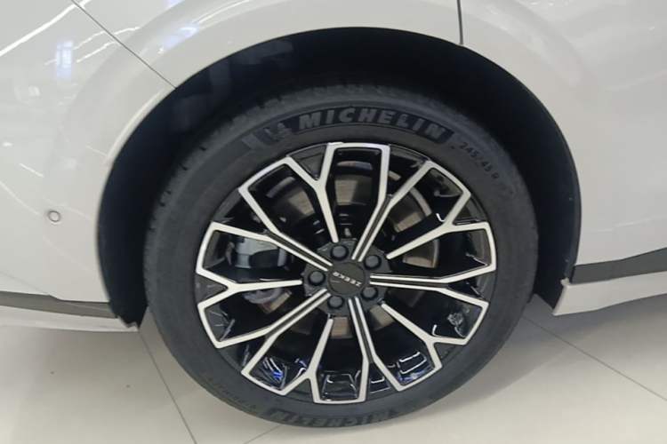 Used Zeekr 007GT 2025 Four-Wheel Drive Intelligent Driving Version 75 kWh Right Rear Wheel Hub