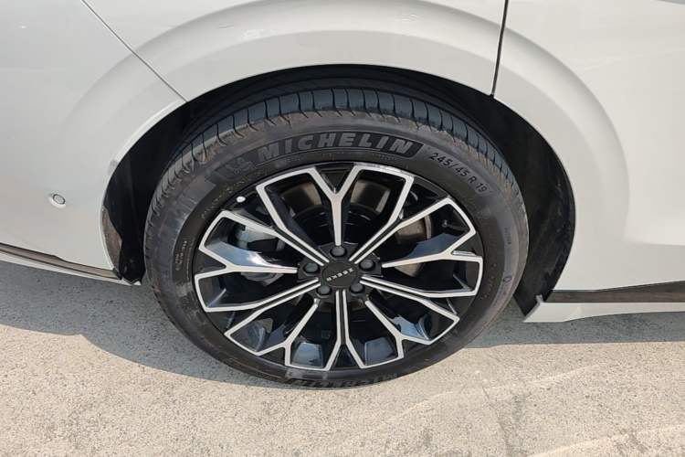 Used Zeekr 007GT 2025 Four-Wheel Drive Intelligent Driving Version 75 kWh Right Rear Wheel Hub