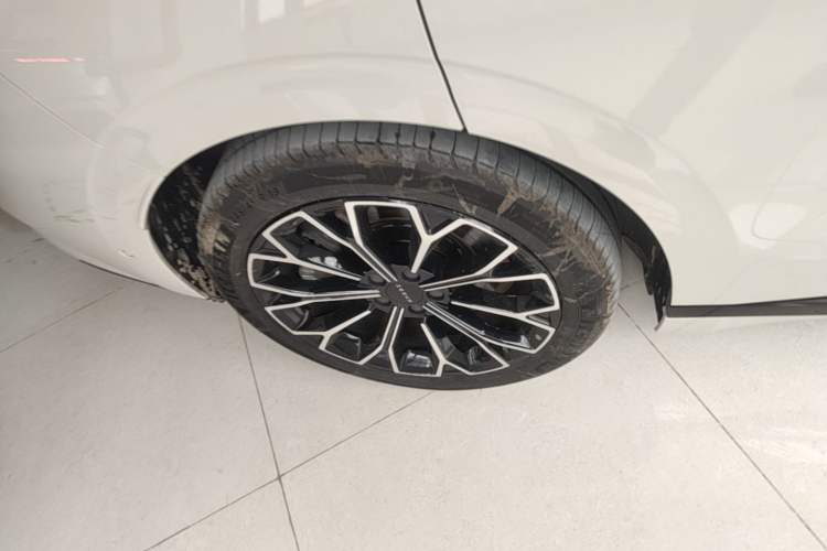 Used Zeekr 007GT 2025 Rear-Drive Intelligent Driving Version 75 kWh Right Rear Wheel Hub