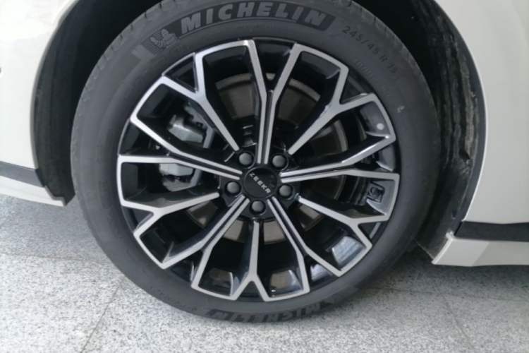 Used Zeekr 007GT 2025 Four-Wheel Drive Intelligent Driving Version 75 kWh Right Rear Wheel Hub