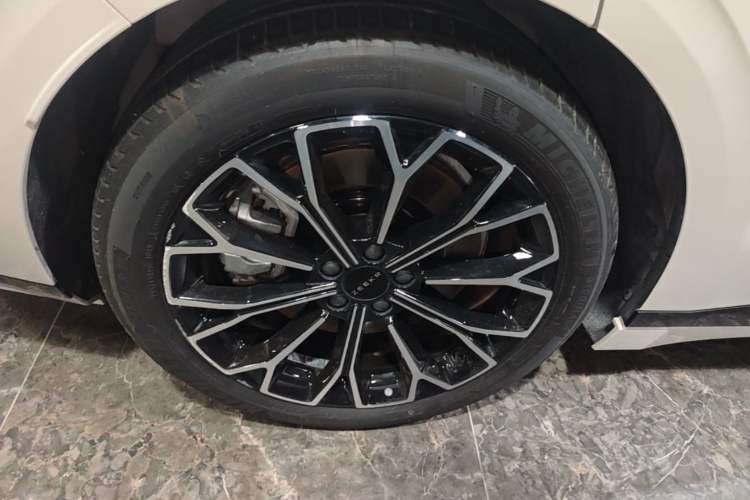 Used Zeekr 007GT 2025 Long-Range Rear-Wheel Drive Intelligent Driving Version 100 kWh Right Rear Wheel Hub