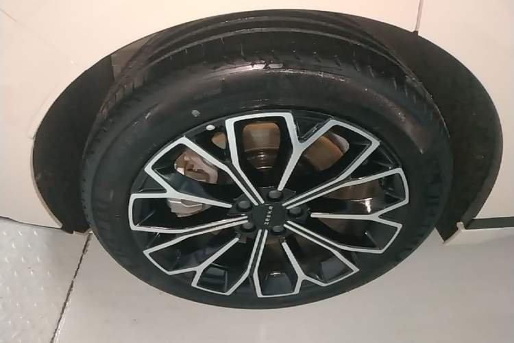 Used Zeekr 007GT 2025 Long-Range Rear-Wheel Drive Intelligent Driving Version 100 kWh Right Rear Wheel Hub