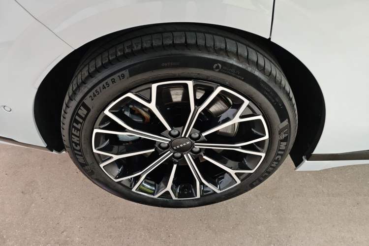 Used Zeekr 007GT 2025 Rear-Drive Intelligent Driving Version 75 kWh Right Rear Wheel Hub