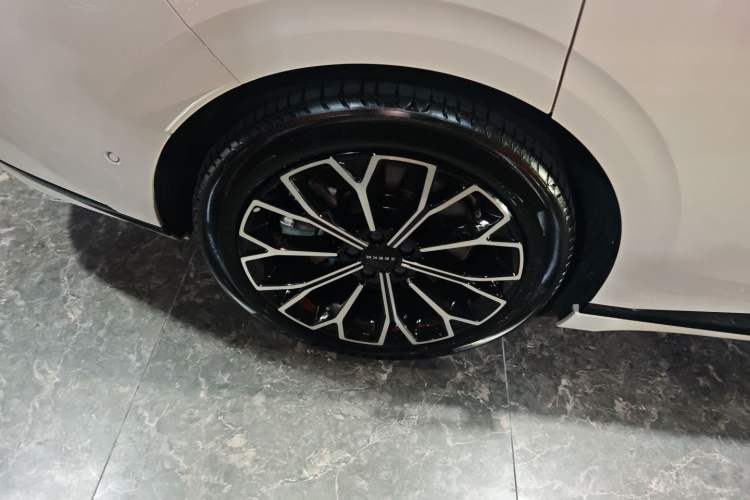 Used Zeekr 007GT 2025 Rear-Drive Intelligent Driving Version 75 kWh Right Rear Wheel Hub