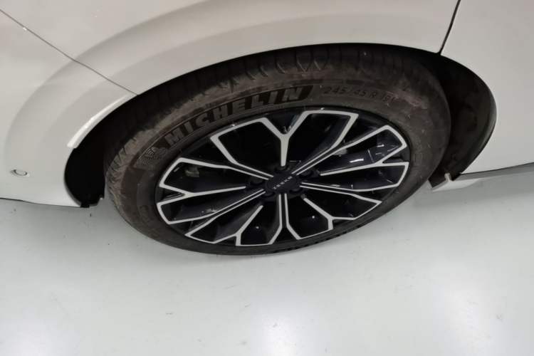 Used Zeekr 007GT 2025 Four-Wheel Drive Intelligent Driving Version 75 kWh Right Rear Wheel Hub