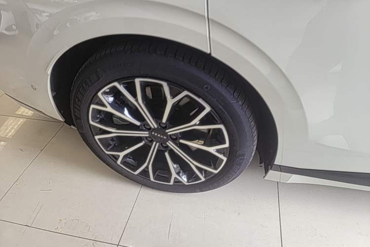 Used Zeekr 007GT 2025 Long-Range Rear-Wheel Drive Intelligent Driving Version 100 kWh Right Rear Wheel Hub