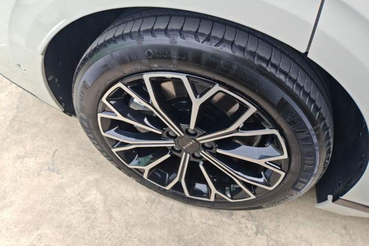 Used Zeekr 007GT 2025 Long-Range Rear-Wheel Drive Intelligent Driving Version 100 kWh Right Rear Wheel Hub