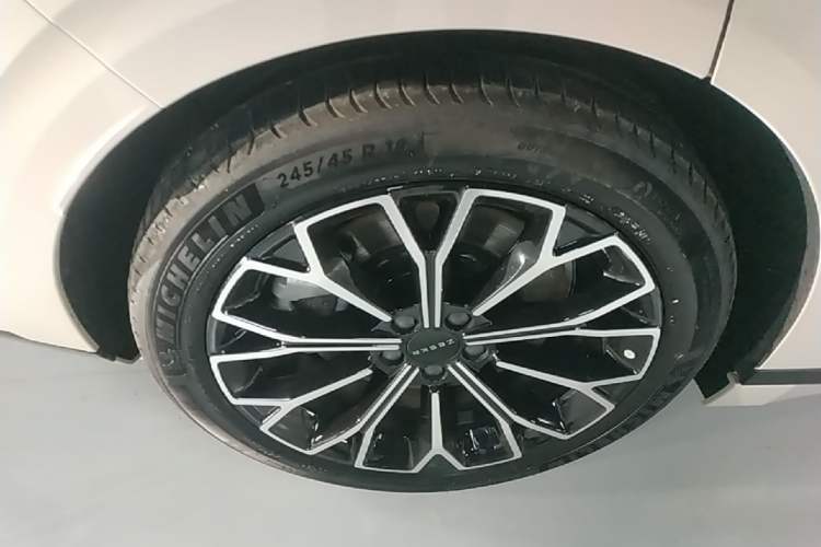 Used Zeekr 007GT 2025 Long-Range Rear-Wheel Drive Intelligent Driving Version 100 kWh Right Rear Wheel Hub