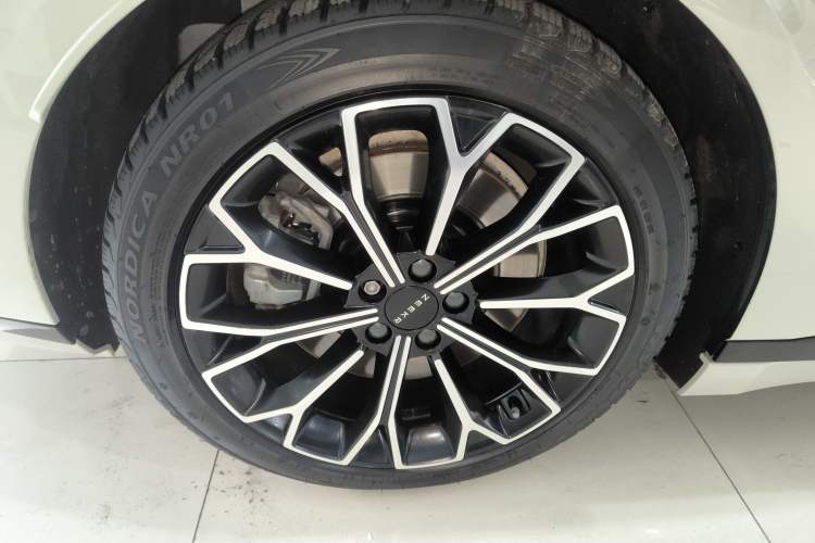 Used Zeekr 007GT 2025 Four-Wheel Drive Intelligent Driving Version 75 kWh Right Rear Wheel Hub