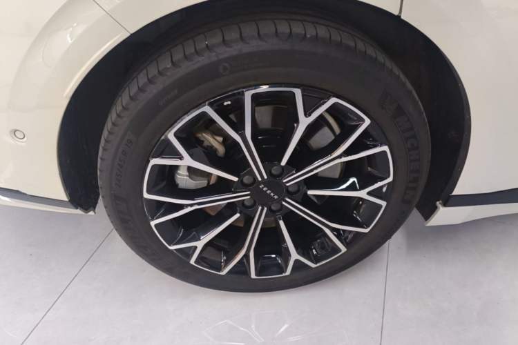 Used Zeekr 007GT 2025 Rear-Drive Intelligent Driving Version 75 kWh Right Rear Wheel Hub