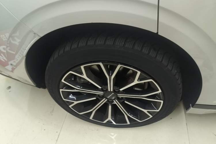 Used Zeekr 007GT 2025 Four-Wheel Drive Intelligent Driving Version 75 kWh Right Rear Wheel Hub