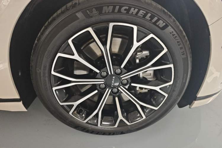 Used Zeekr 007GT 2025 Rear-Drive Intelligent Driving Version 75 kWh Right Rear Wheel Hub