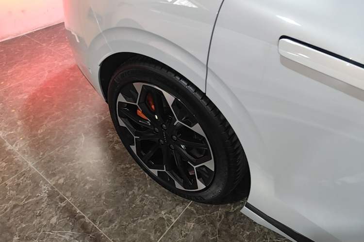 Used Zeekr 007GT 2025 Four-Wheel Drive Intelligent Driving Version 75 kWh Right Rear Wheel Hub