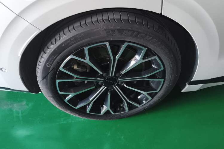 Used Zeekr 007GT 2025 Long-Range Rear-Wheel Drive Intelligent Driving Version 100 kWh Right Rear Wheel Hub