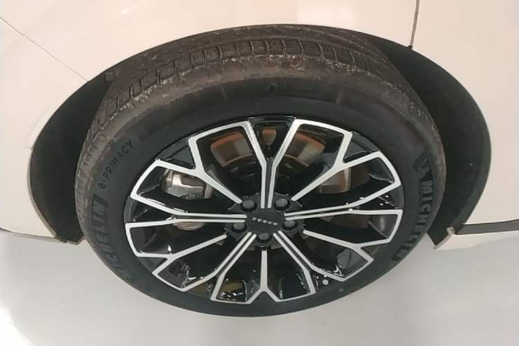 Used Zeekr 007GT 2025 Long-Range Rear-Wheel Drive Intelligent Driving Version 100 kWh Right Rear Wheel Hub