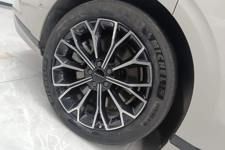 Used Zeekr 007GT 2025 Rear-Drive Intelligent Driving Version 75 kWh Right Rear Wheel Hub