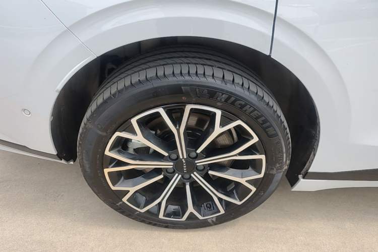 Used Zeekr 007GT 2025 Four-Wheel Drive Intelligent Driving Version 75 kWh Right Rear Wheel Hub