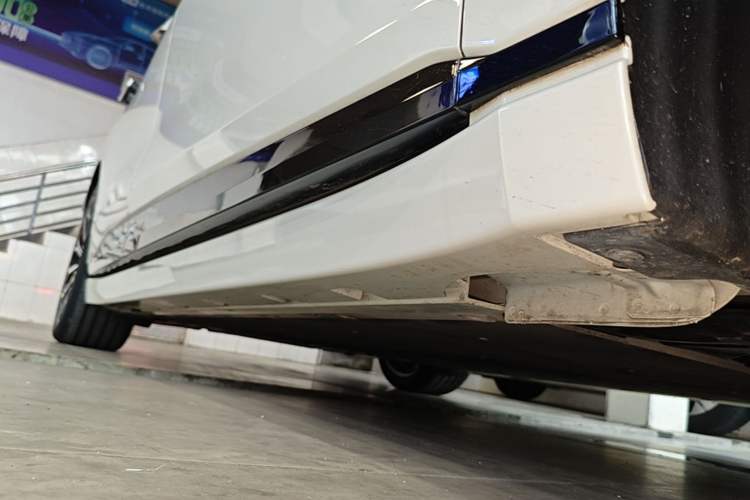Used Zeekr 007GT 2025 Long-Range Rear-Wheel Drive Intelligent Driving Version 100 kWh Right Side Sill