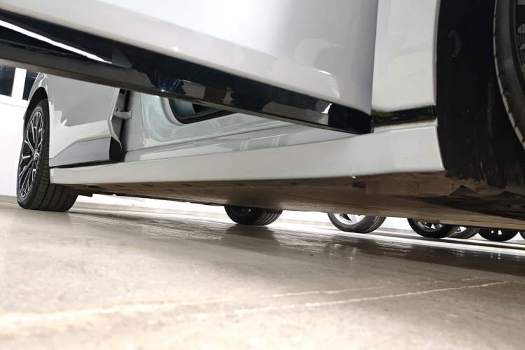 Used Zeekr 007GT 2025 Rear-Drive Intelligent Driving Version 75 kWh Right Side Sill