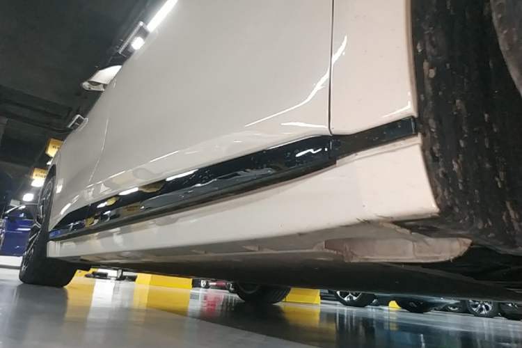 Used Zeekr 007GT 2025 Long-Range Rear-Wheel Drive Intelligent Driving Version 100 kWh Right Side Sill