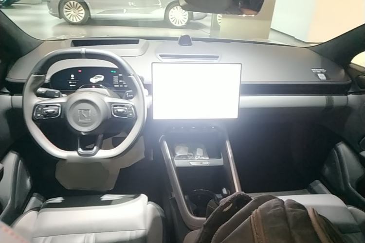 Used Zeekr 007GT 2025 Long-Range Rear-Wheel Drive Intelligent Driving Version 100 kWh Center Console