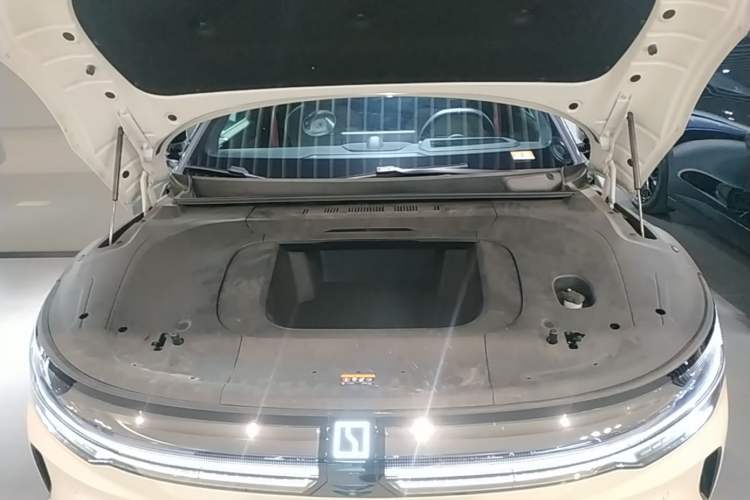 Used Zeekr 007GT 2025 Long-Range Rear-Wheel Drive Intelligent Driving Version 100 kWh Engine Bay