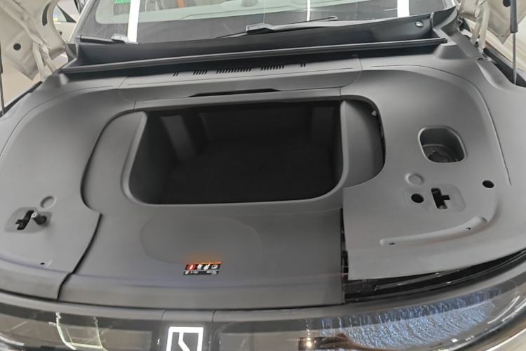 Used Zeekr 007GT 2025 Long-Range Rear-Wheel Drive Intelligent Driving Version 100 kWh Engine Bay