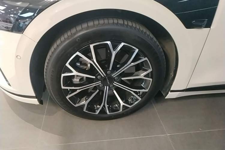 Used Zeekr 007GT 2025 Long-Range Rear-Wheel Drive Intelligent Driving Version 100 kWh Left Front Wheel Hub