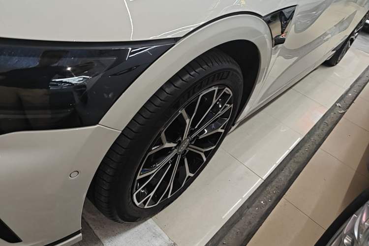 Used Zeekr 007GT 2025 Long-Range Rear-Wheel Drive Intelligent Driving Version 100 kWh Left Front Wheel Hub