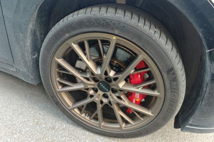 Used Zeekr 007GT 2026 Model All-Wheel-Drive Ultra Version 103 kWh Right Front Wheel Hub