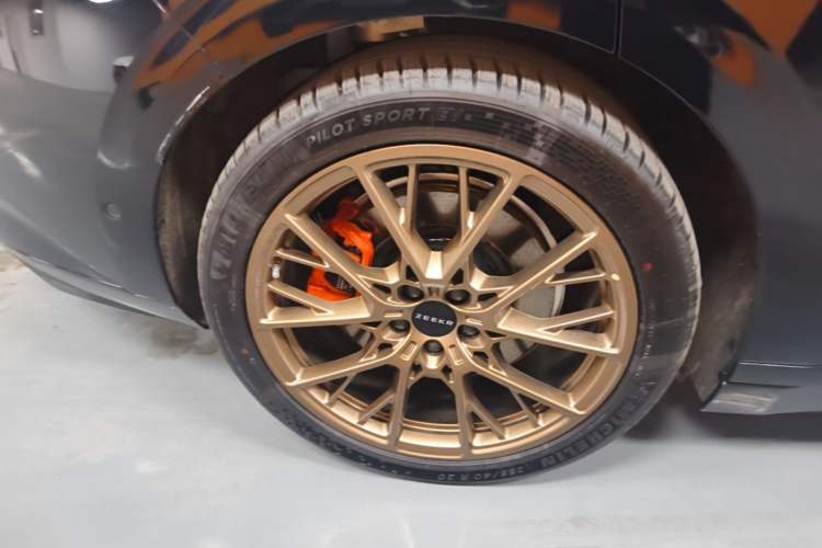 Used Zeekr 007GT 2026 Model Rear-Drive Max Version 75 kWh Right Rear Wheel Hub