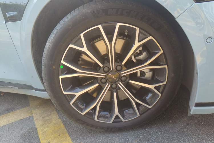Used Zeekr 007GT 2026 Model Rear-Drive Max Version 103 kWh Right Front Wheel Hub