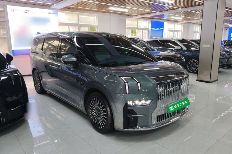 Used Zeekr 009 2024 Six-Seat Executive Version 4WD 108 kWh Front Right 45 Deg