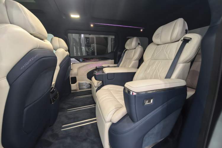 Used Zeekr 009 2024 Six-Seat Executive Version 4WD 108 kWh Left Rear Seat